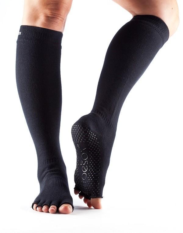 Шкарпетки для йоги ToeSox Grip Half Toe Scrunch Knee High (Black)