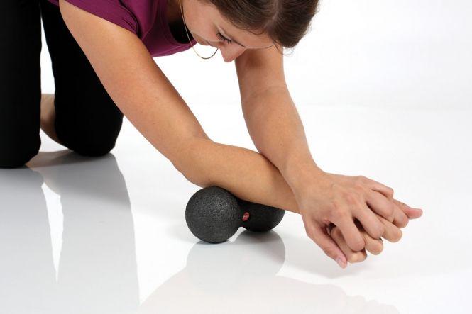 Масажний м'яч подвійний BLACKROLL DUOBALL 8 см Black